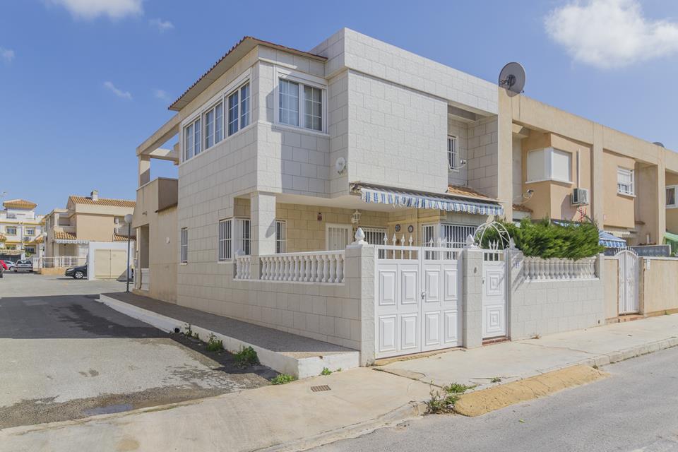 Dúplex_en_Aguas_Nuevas,_Duplex_in_Aguas_Nuevas,_Duplex_à_Aguas_Nuevas