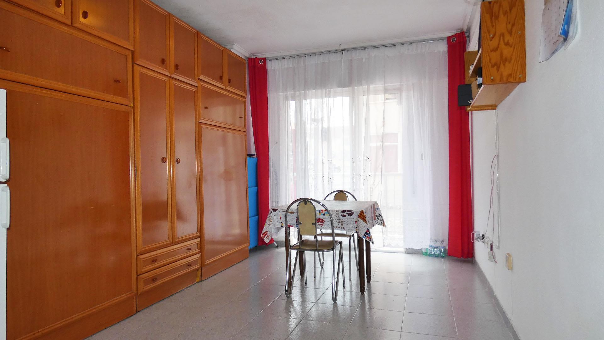 Estudio_en_el_Centro_Ciudad,_Study_in_the_City_Center,_Étudier_au_centre_ville